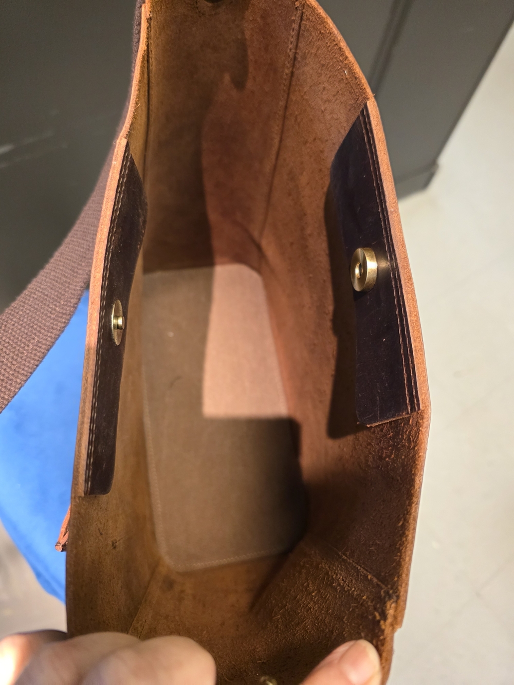 Classic Brown Leather Crossbody Tote - Unbranded - Picture 3 of 6
